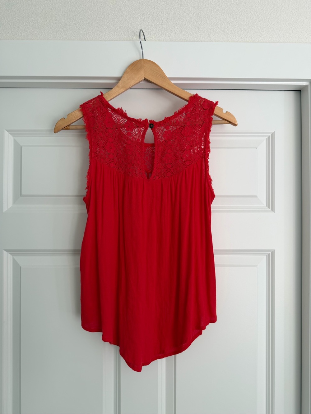 Red Sleeveless Lace Yoke Women'si Top